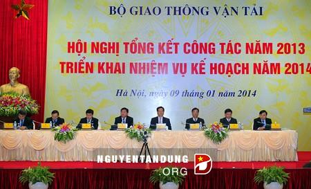 นายกรัฐมนตรี เหงียนเติ๊นหยุง เข้าร่วมการประชุมสรุปงานด้านคมนาคมขนส่ง